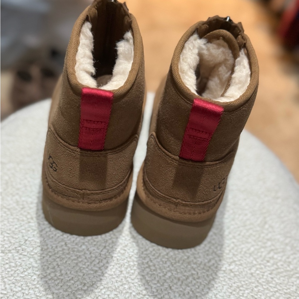 UGG Classic Ultra Mini Platform Zip Boots Size 7